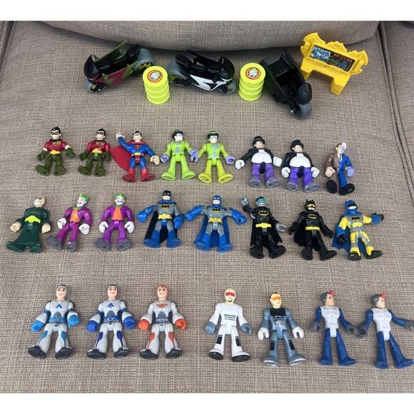 Lot Of 32 Imaginext Figures Motorcycles DC Batman Robin Freeze Joker Riddler - Picture 1 of 10